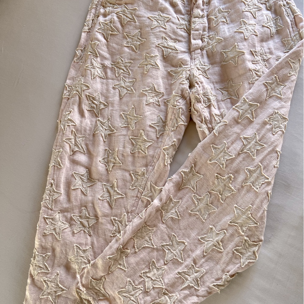 Magnolia Pearl rose colored star appliqué pants.